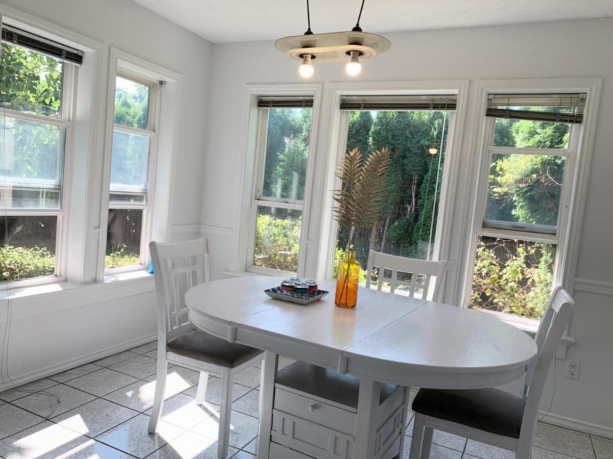 One Bedroom Queen Bed Sharing Washroom In Tiger Sweet House License## Richmond Kültér fotó