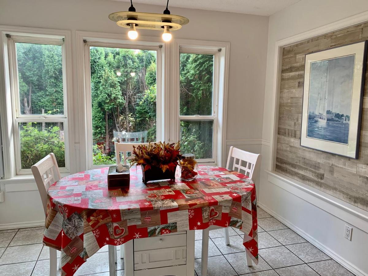 One Bedroom Queen Bed Sharing Washroom In Tiger Sweet House License## Richmond Kültér fotó