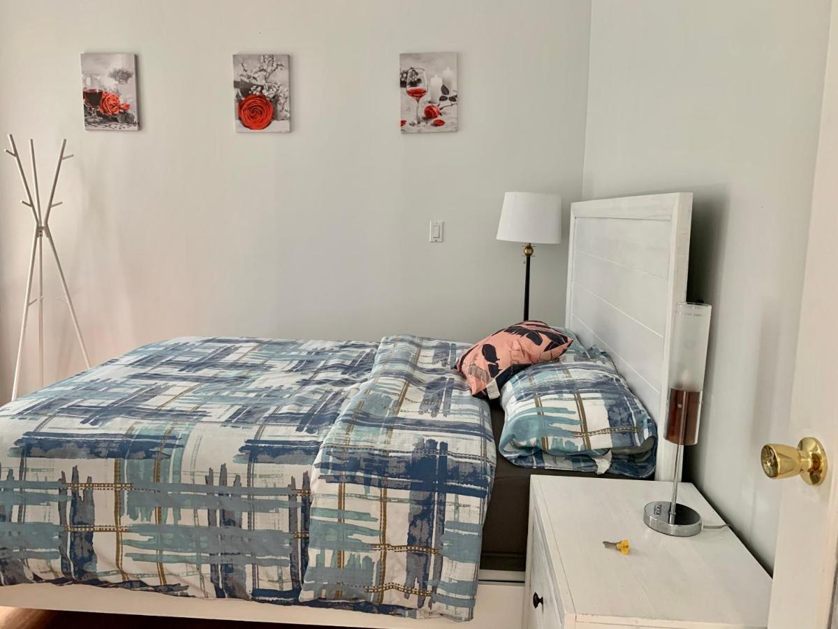 One Bedroom Queen Bed Sharing Washroom In Tiger Sweet House License## Richmond Kültér fotó